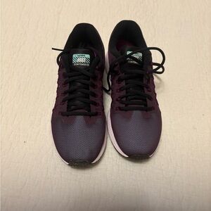 Nike Purple and Black Athletic Shoes Sleek Design